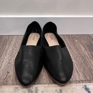 Aldo black flats
Size 8